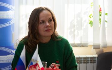 В контактном центре Россотрудничества прошла встреча «Разговор на равных» с радиоведущей и преподавателем Натальей Тирских - о выборе пути, силе искренности и умении не бояться ошибок