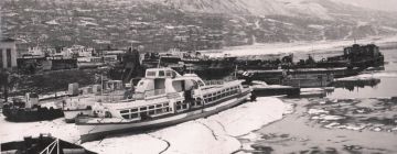 Речной порт в Рыбнице. Пассажирский теплоход «Литва» у причала