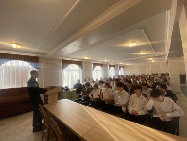 В бендерской гимназии №1 учебный день начался с лекции о буллинге