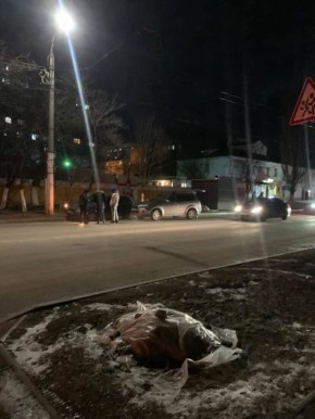 На Кировском машина в столбе