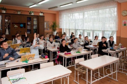 Школьники сегодня вернулись за парты после недели дистанционки