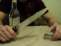 Ножом ударил брата. В Рыбницкий ОВД поступил звонок из скорой помощи: бригаду вызвали к мужчине с ножевым ранением шеи