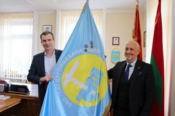 Сергей Оболоник поздравил коллектив ЗАО "Тирстроймеханизация" им. Н.П. Голуб с юбилеем. Накануне предприятию исполнилось 65 лет