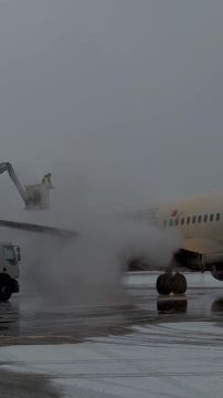 Задержки в аэропорту связаны с удалением наледи с самолетов, сообщает администрация кишиневского аэропорта