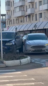 В центре Тирасполя столкнулись две машины рядом с сердечком и надписью «Тирасполь»