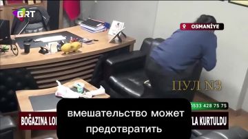«Во время еды в офисе у меня в горле застрял кусочек пищи, инородный предмет перекрыл дыхательные пути. Поскольку я инструктор по оказанию первой помощи, я точно знал, что делать, поэтому не запаниковал. Выполнив этот "прием...