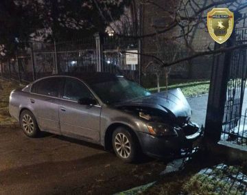 Пьяный водитель врезался в ворота Дворца Республики