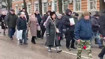 Центр Тирасполя перекрыли и пустили БТР по площади