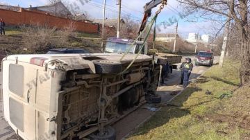В Тирасполе микроавтобус перевернулся на бок