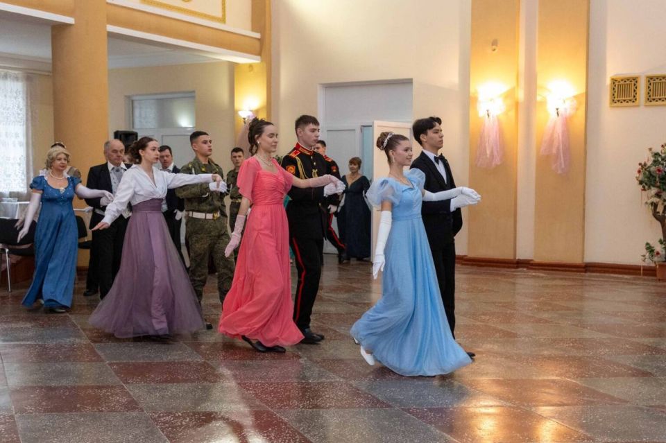 СУВОРОВЦЫ И КУРСАНТЫ ВОЕННОГО ИНСТИТУТА – УЧАСТНИКИ «СРЕТЕНСКОГО БАЛА»