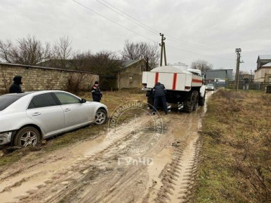 За прошедшие сутки слободзейские спасатели семь раз помогали водителям, чьи машины застряли на размокших грунтовых дорогах