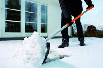 Госадминистрации городов и районов призывают не парковать автомобили на обочинах и вдоль улиц