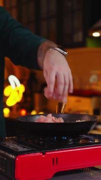 Фуд-блогер показал топ-3 начинки для блинчиков: