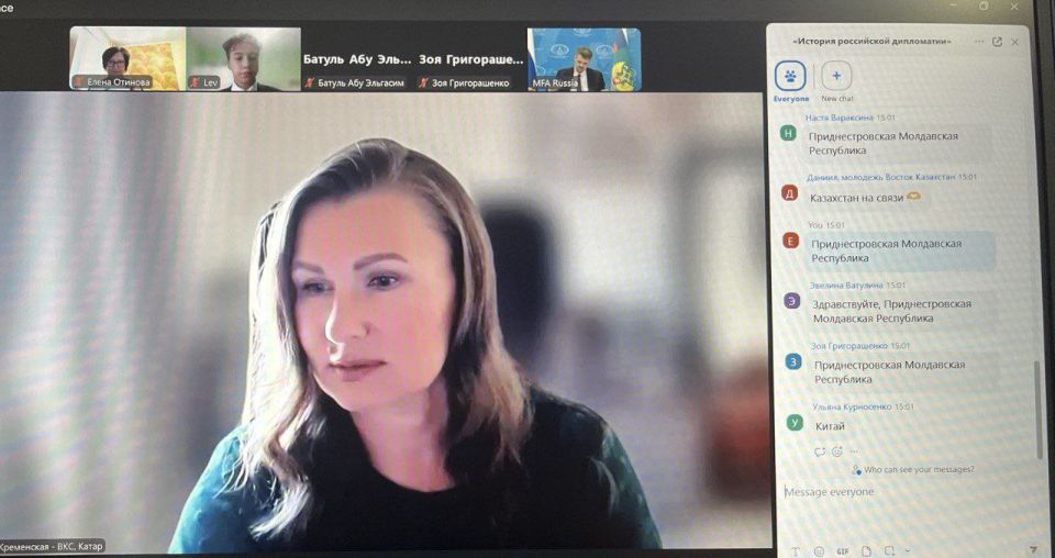 Сегодня ученики Тираспольской гуманитарно -математической гимназии вместе с преподавателями истории и обществознания стали участниками масштабной онлайн-встречи, посвящённой Дню дипломатического работника
