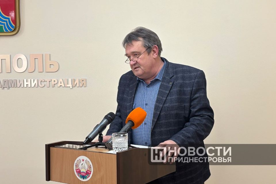 Около 2 тысяч тонн песчано-солевой смеси уже израсходовали в этом году на дорогах в Тирасполе, рассказал директор столичного дорожного ремонтно-строительного управления Александр Колышников