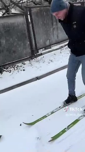 Тираспольчанин сегодня утром достал лыжи и поехал на работу