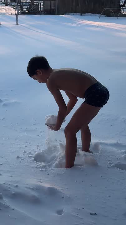 Утреннее закаливание в стиле «Джентльменов удачи»