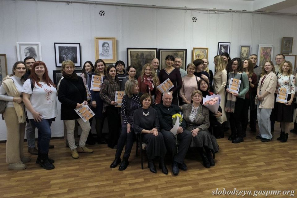 Педагоги-художники Слободзейского района представили свои работы на выставке в Рыбнице