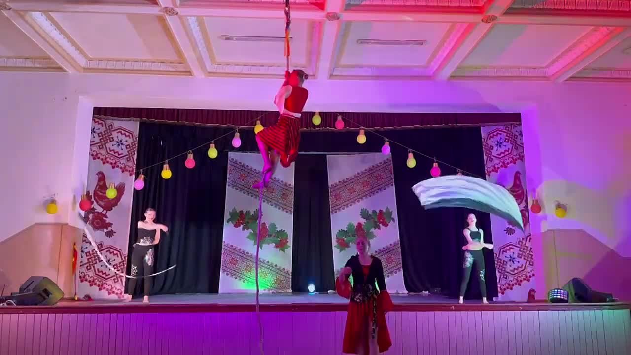 Яркое и зажигательное представление подарило радость гостям! И взрослые, и малыши получили настоящее удовольствие!