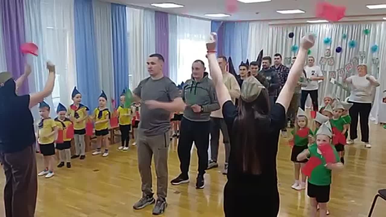 Маленькие герои и их папы. В преддверии Дня защитника Отечества в Бендерском центре развития ребенка «Волшебная Ромашка» состоялось яркое спортивное мероприятие