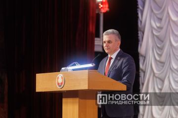 Президент ПМР Вадим Красносельский принял участие в торжественном собрании ко Дню защитника Отечества во Дворце Республики