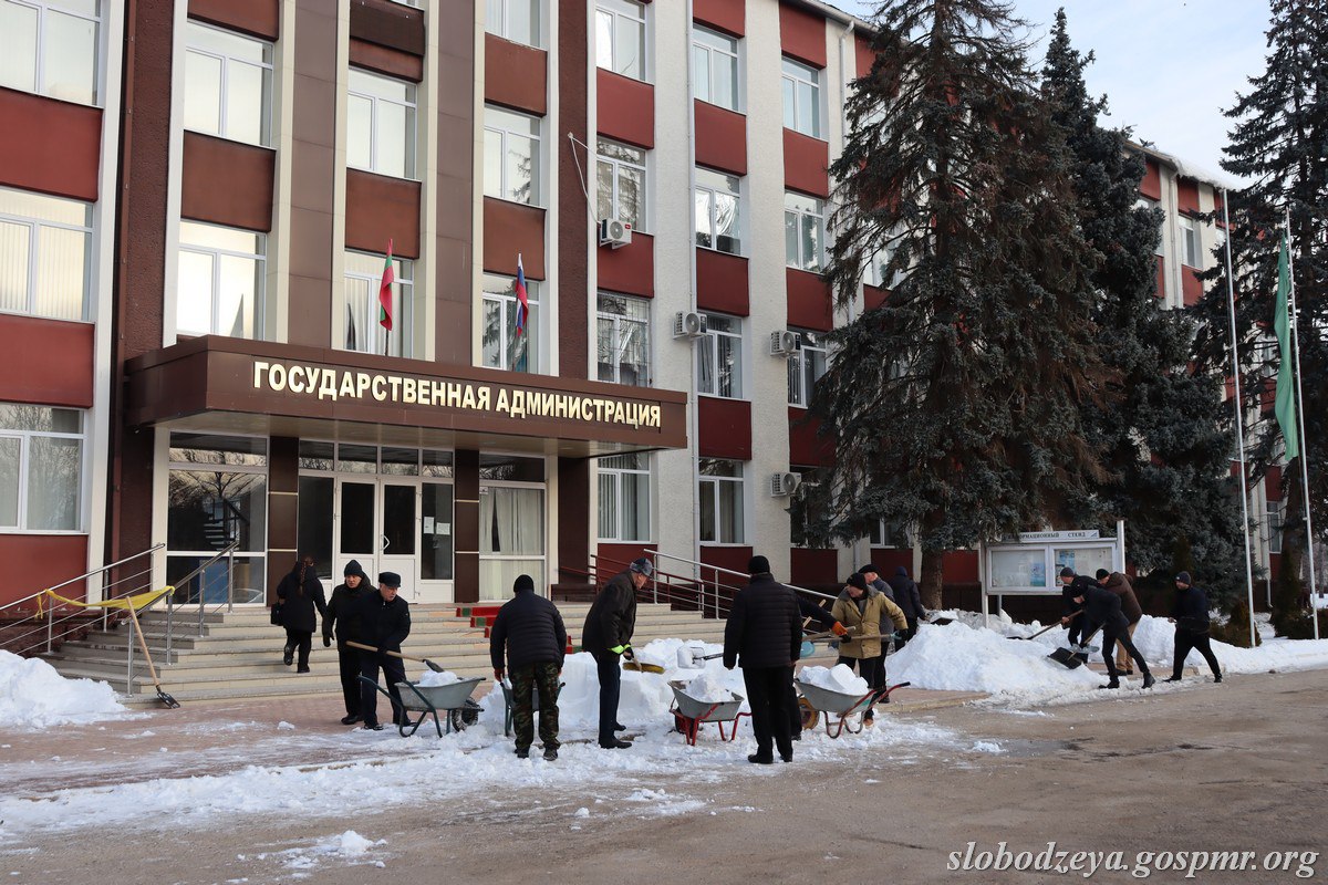 В Слободзейском районе проходит субботник по очистке территорий от снега