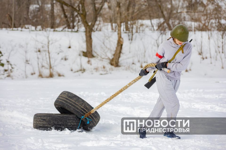На заснеженном городском пляже Тирасполя сегодня было по-настоящему спортивно и весело