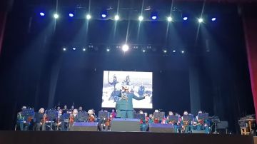 Прямо сейчас во Дворце культуры им. П. Ткаченко идет концерт, посвященный Дню защитника Отечества