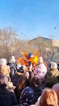 В столице сжигают чучело Масленицы
