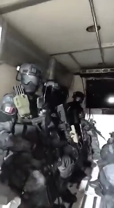 Вот ещё один из спец отрядов боевиков картеля, которых вызвали для противостояния с мексиканскими властями