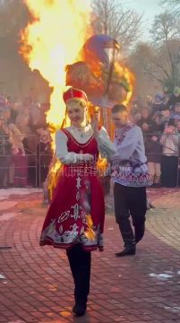 Гори, гори ясно! В Тирасполе сожгли чучело Масленицы