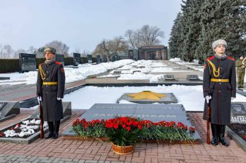 ПОДВИГ ПОКОЛЕНИЙ: В ТИРАСПОЛЕ ПОЧТИЛИ ПАМЯТЬ ЗАЩИТНИКОВ ОТЕЧЕСТВА