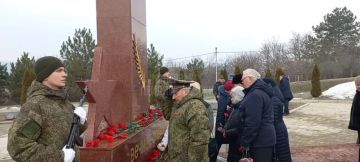 Цветы в память о защитниках Отечества сегодня несут и в Рыбнице