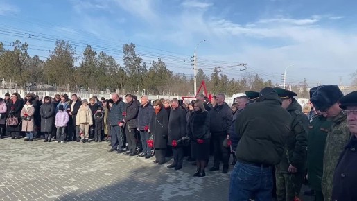 В безмолвной минуте бендерчане склонили головы с огромным чувством благодарности ко всем поколениям защитников нашей Родины