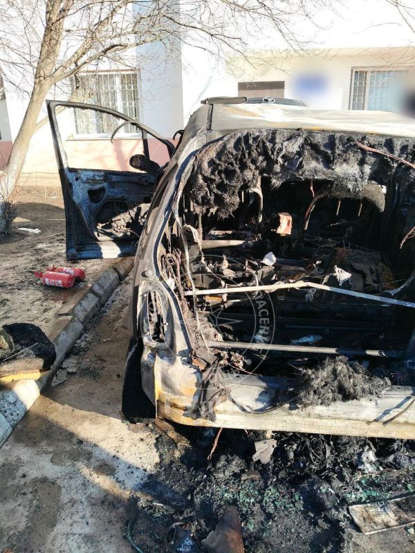 В Днестровске на парковке у многоэтажки загорелся MercedesBenz, огонь перекинулся на BMW