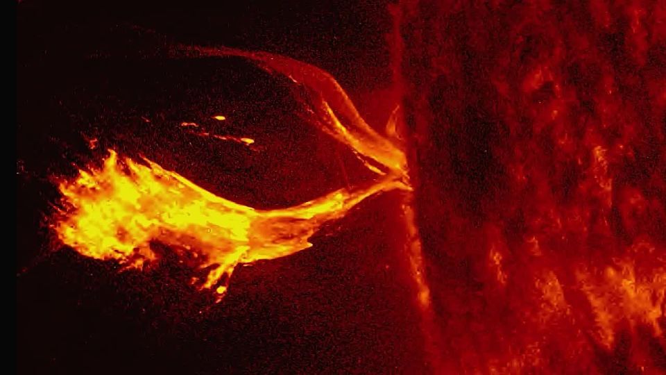 Смотрите, как недавно пыхнуло солнышко