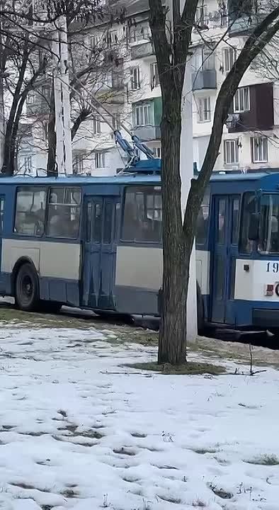 На Балке авария. Общественный транспорт с трудом, но объезжает место ДТП