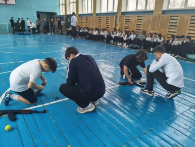 Наш успех — сила всех!. В Бендерском теоретическом лицее в рамках месячника оборонно-массовой работы проходят нешуточные сражения "Будущее Армии родной Страны"