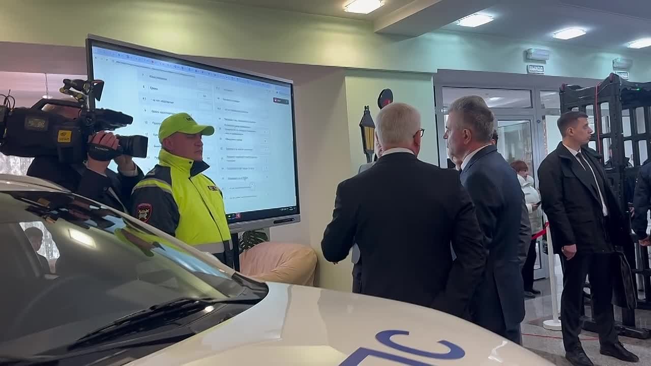 Прямо сейчас президенту демонстрируют систему «Учёт», разработанную МВД для противодействия буллингу в школах