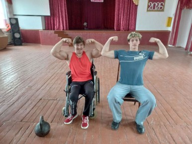 Мастер-класс по армспорту и пауэрлифтингу от Дениса Раюла — финалиста Паралимпийских игр 2020 года и 12-кратного абсолютного чемпиона Молдовы — проходит в Дубоссарах