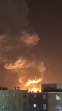 СМИ публикуют кадры, предположительно, последствия удара по заводу по производству ракет в Иране