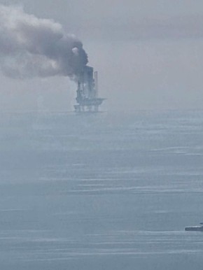 Есть сообщения, что иранские дроны атаковали нефтяную платформу, принадлежавшую ОАЭ в Персидском заливе