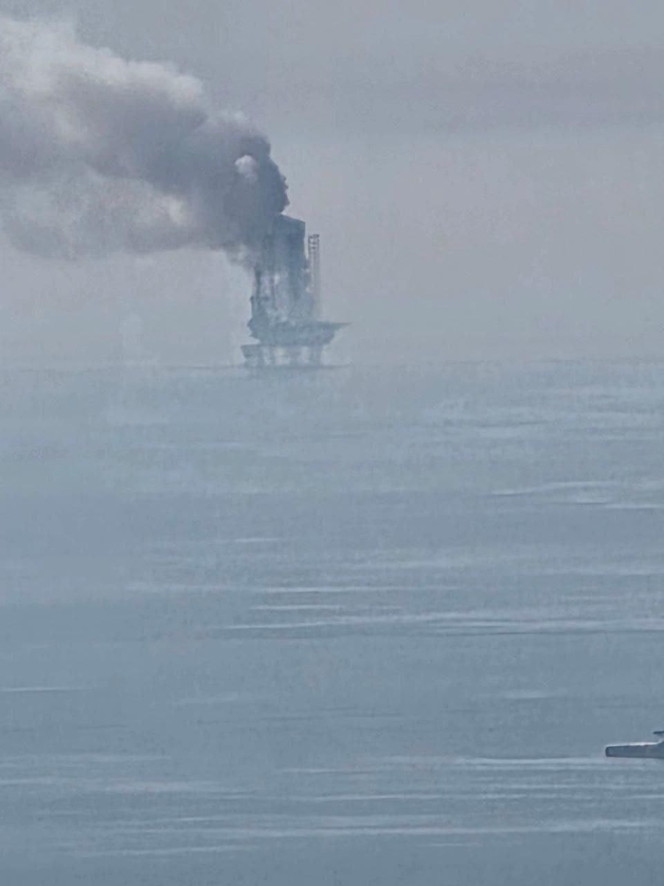 Есть сообщения, что иранские дроны атаковали нефтяную платформу, принадлежавшую ОАЭ в Персидском заливе