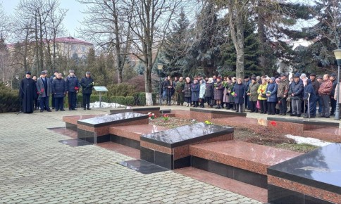 В Дубоссарах сегодня проходят памятные мероприятия — церемонии возложения цветов к местам упокоения защитников республики