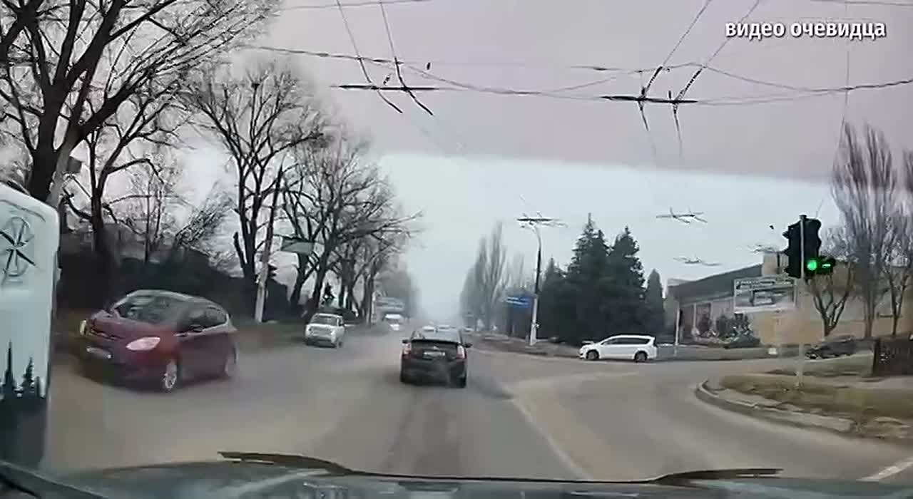 Проигнорировал знак. Грубое нарушение ПДД зафиксировал видеорегистратор очевидца в Тирасполе, на улице Шевченко