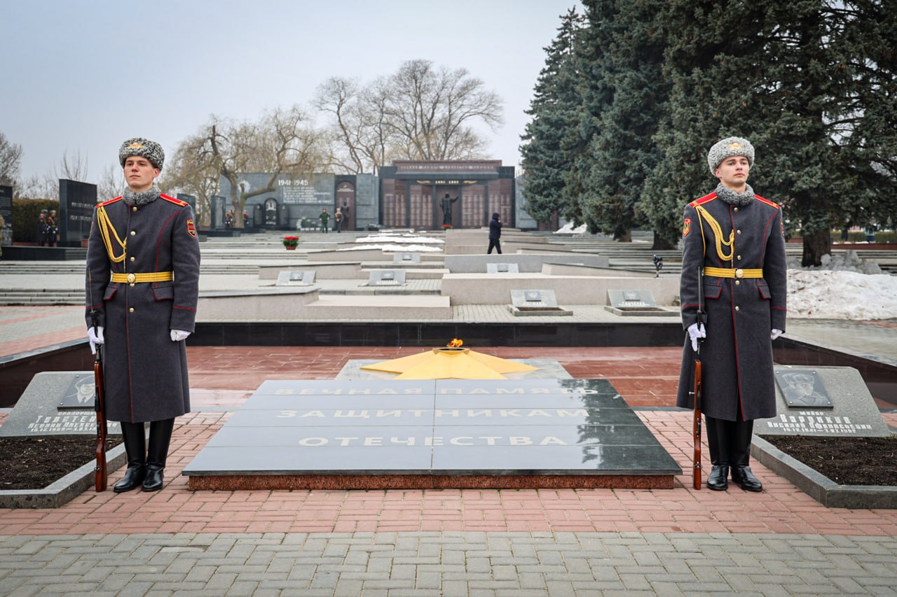Вице-премьер – министр финансов почтила память павших защитников республики