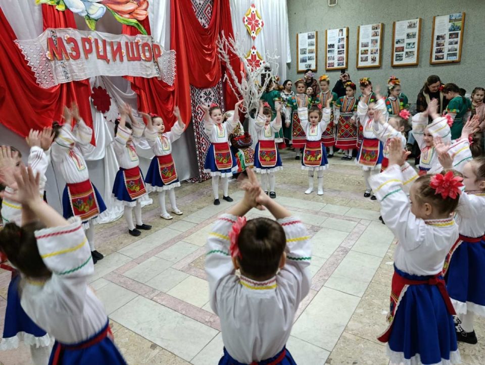 Â ÄÎÌÅ ÊÓËÜÒÓÐÛ ñ. ÏÀÐÊÀÍÛ ÂÑÒÐÅÒÈËÈ ÂÅÑÍÓ ÍÀÐÎÄÍÛÌ ÏÐÀÇÄÍÈÊÎÌ «ÁÀÁÀ ÌÀÐÒÀ»