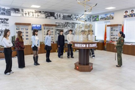 В рамках 35-летия Вооружённых сил учащиеся Тираспольской гуманитарно-математической гимназии посетили Военно-исторический музей