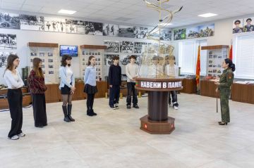 В рамках 35-летия Вооружённых сил учащиеся Тираспольской гуманитарно-математической гимназии посетили Военно-исторический музей