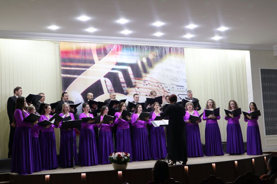 ÂÎ ÄÂÎÐÖÅ ÐÅÑÏÓÁËÈÊÈ ÏÐÎØ¨Ë ÊÎÍÖÅÐÒ ÏÐÈÄÍÅÑÒÐÎÂÑÊÎÃÎ ÃÎÑÓÄÀÐÑÒÂÅÍÍÎÃÎ ÕÎÐÀ «ÏÎÞÙÅÅ ÏÐÈÄÍÅÑÒÐÎÂÜÅ»